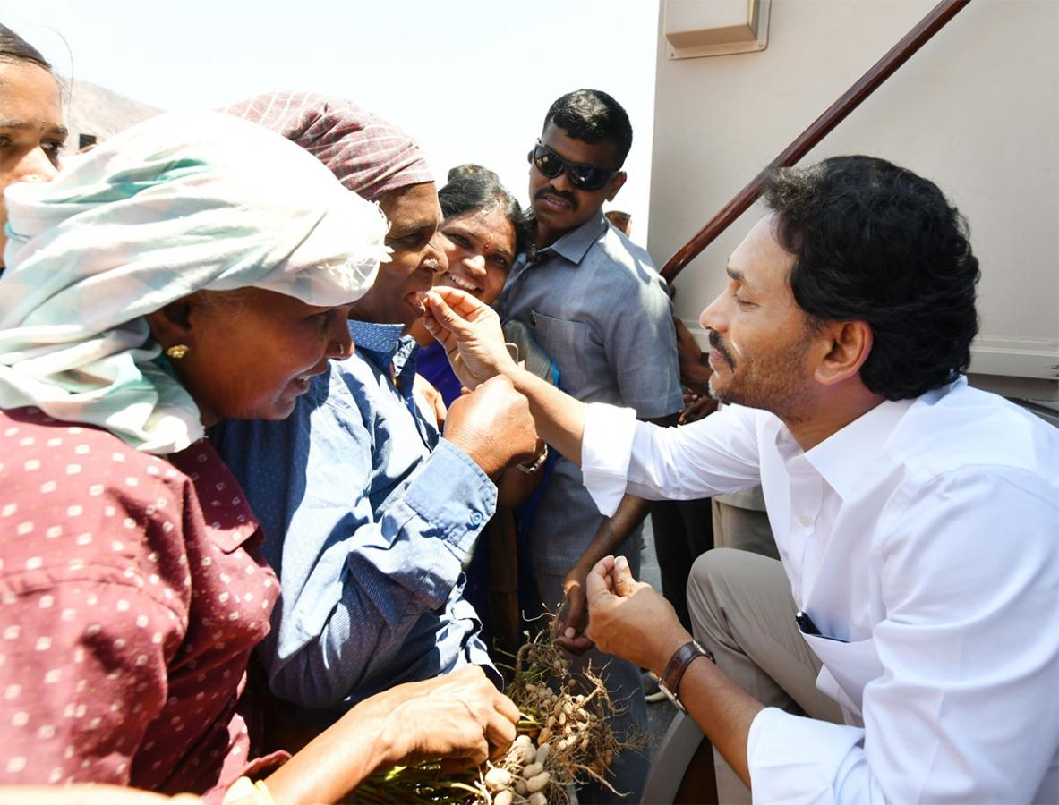 Memantha_20Siddham_20cm_20jagan_20Bus_20Yatra_20Day_208_20Photos-4.jpg 4