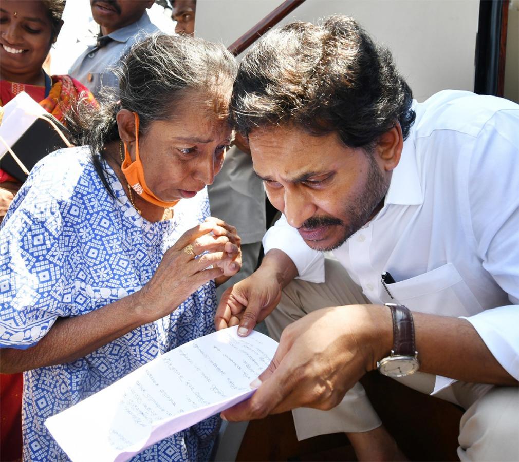 Memantha_20Siddham_20cm_20jagan_20Bus_20Yatra_20Day_208_20Photos-7.jpg 7