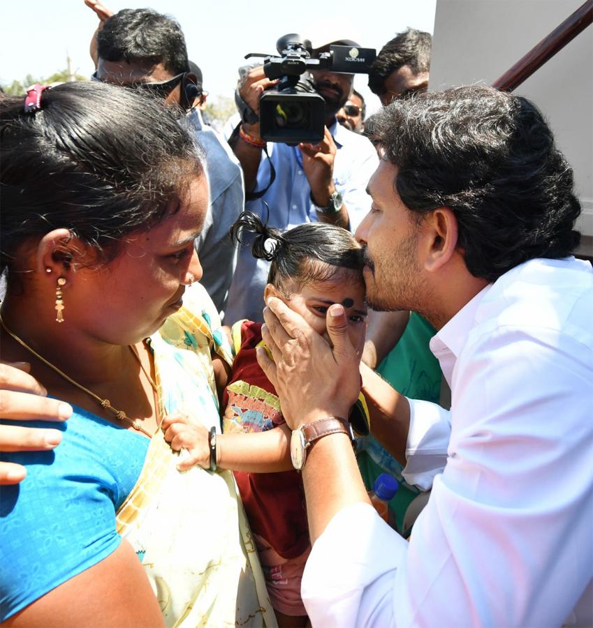 Memantha_20Siddham_20cm_20jagan_20Bus_20Yatra_20Day_208_20Photos-9.jpg 9