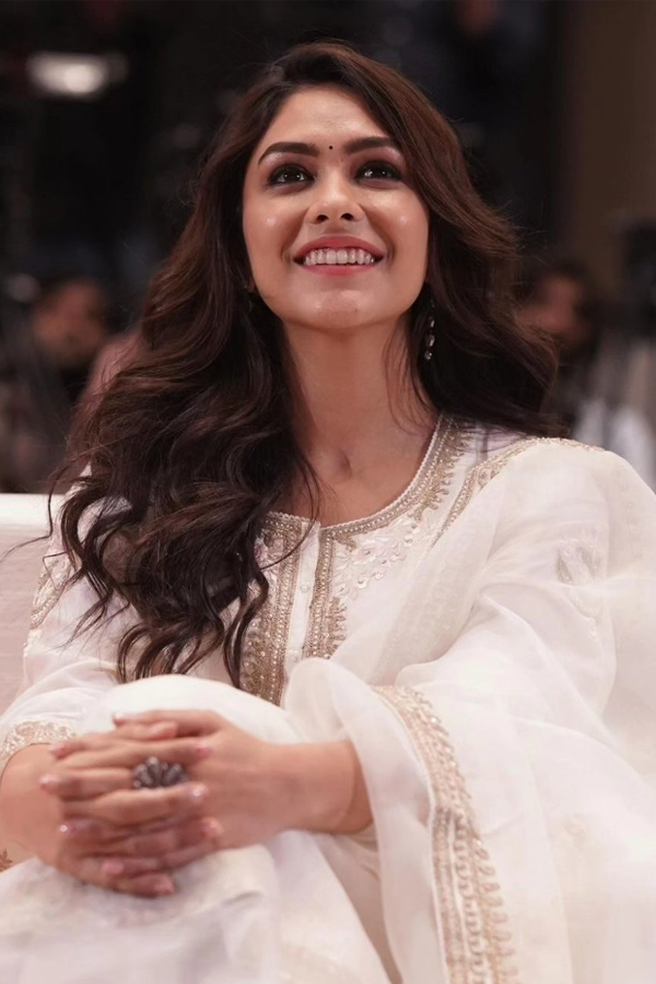 MrunalThakur.jpg 10