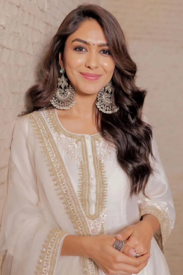mrunal.jpg 9
