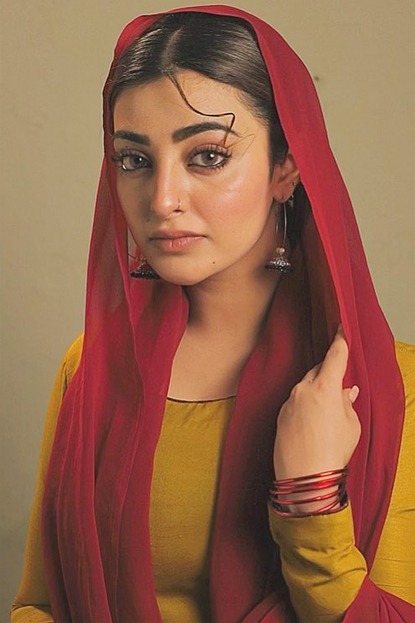 Sania_20Mirza_20ex-husband_20Shoaib_20Malik_20sent_20flirty_20messages_20to_20Pakistani_20actress_20Nawal_20Saeed21.jpg 21