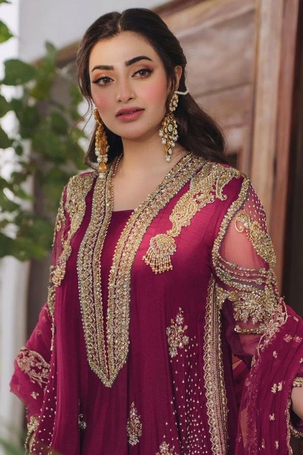 Sania_20Mirza_20ex-husband_20Shoaib_20Malik_20sent_20flirty_20messages_20to_20Pakistani_20actress_20Nawal_20Saeed9.jpg 10