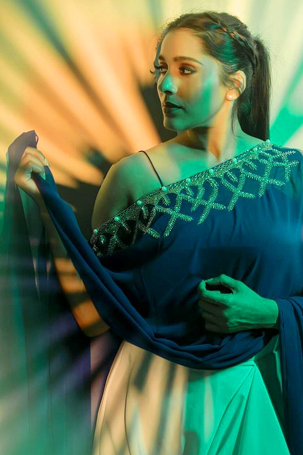 Anchor_20Rashmi_20Gautam_20Opens_20About_20His_20Marriage_20PHotos_1_20_2828_29.jpg 28