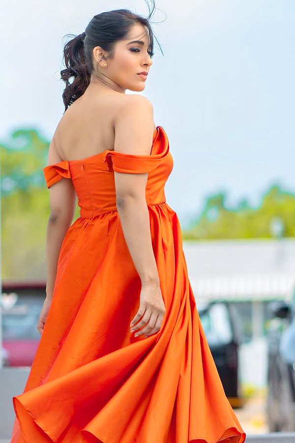 Anchor_20Rashmi_20Gautam_20Opens_20About_20His_20Marriage_20PHotos_1_20_286_29.jpg 6