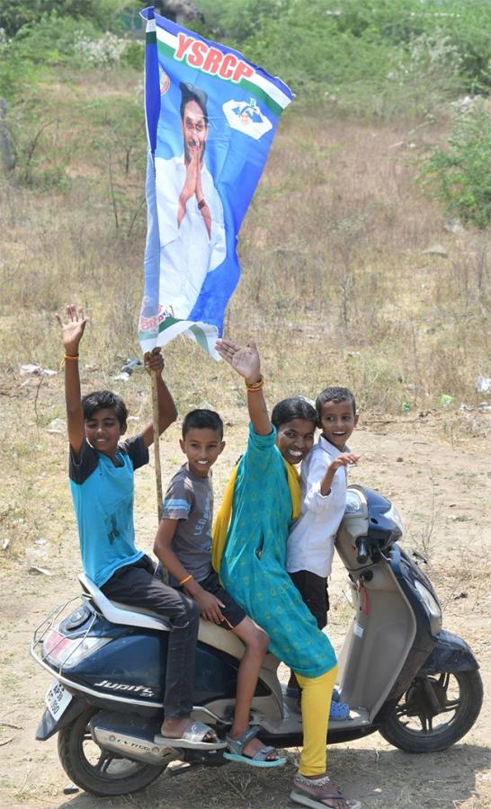 AP_20CM_20YS_20Jagan_20Memantha_20Siddham_20at_20Prakasam_20Distirct-1_20_287_29.jpg 7