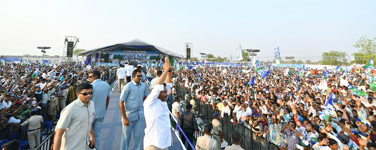 AP_20CM_20YS_20Jagan_20Public_20Meeting_20at_20Konakanametla_20Junction_20Memantha_20Siddham-24.jpg 24