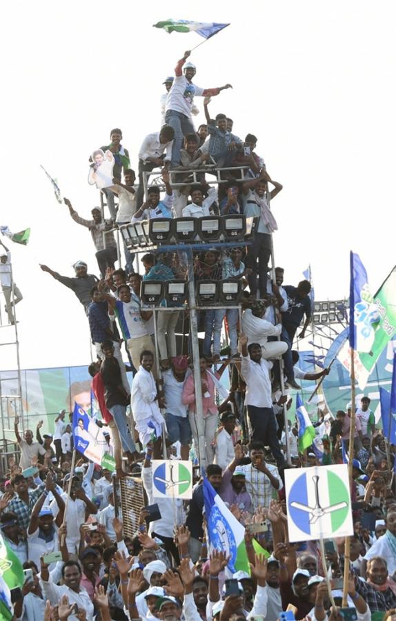 AP_20CM_20YS_20Jagan_20Public_20Meeting_20at_20Konakanametla_20Junction_20Memantha_20Siddham-43.jpg 42