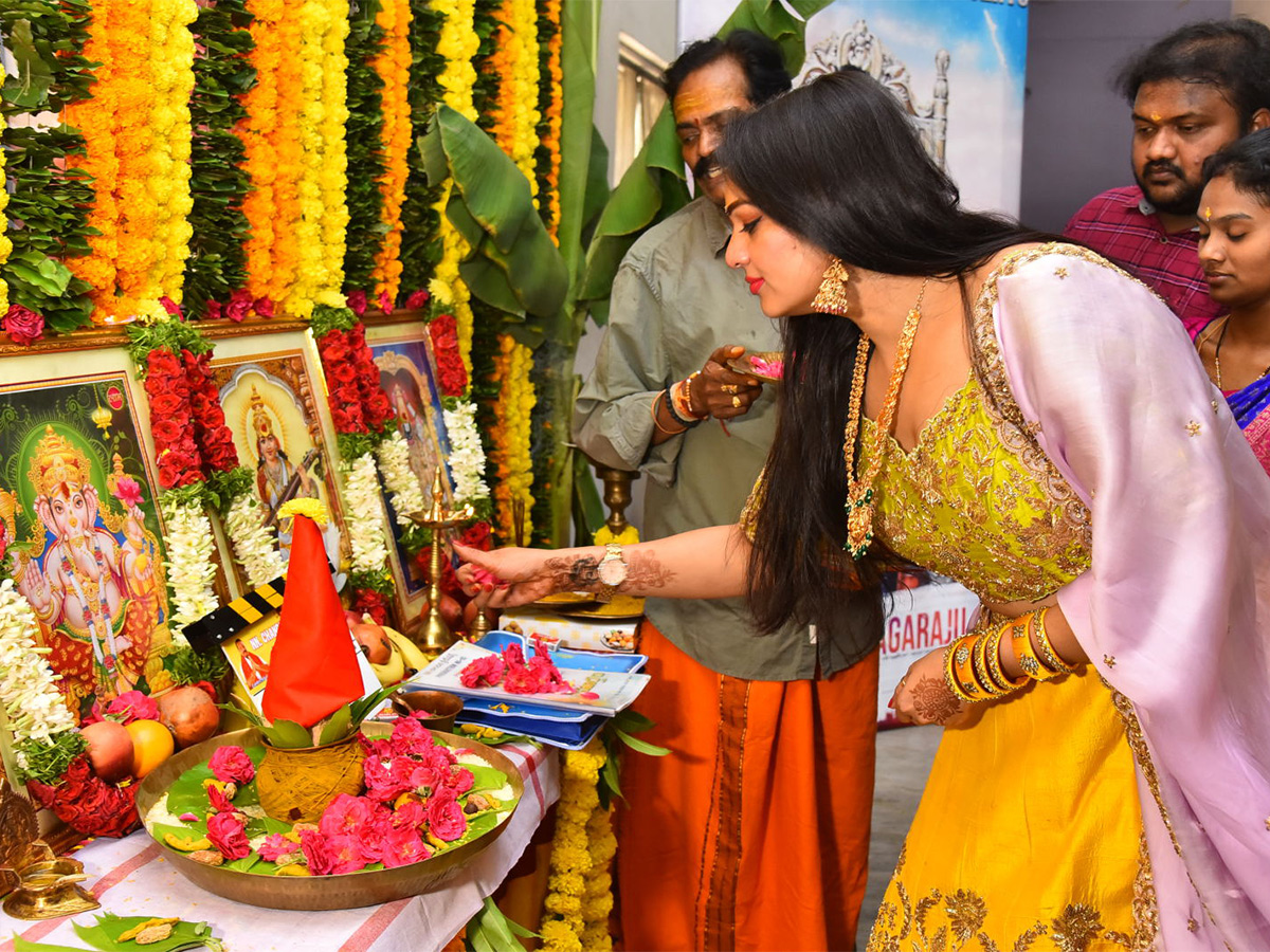 Bigboss_20Ashwini_20Miss_20Janaki_20Movie_20Opening_20Gallery-11.jpg 10