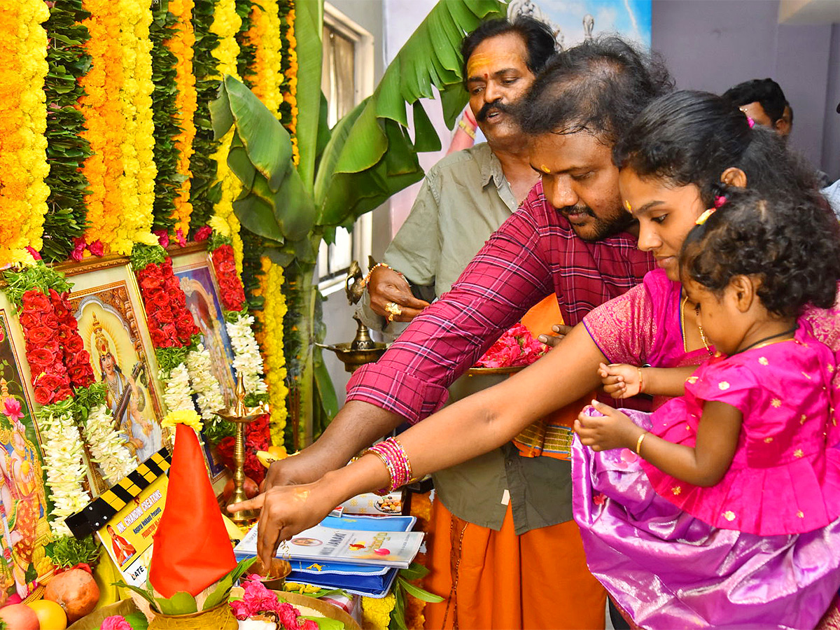 Bigboss_20Ashwini_20Miss_20Janaki_20Movie_20Opening_20Gallery-15.jpg 14
