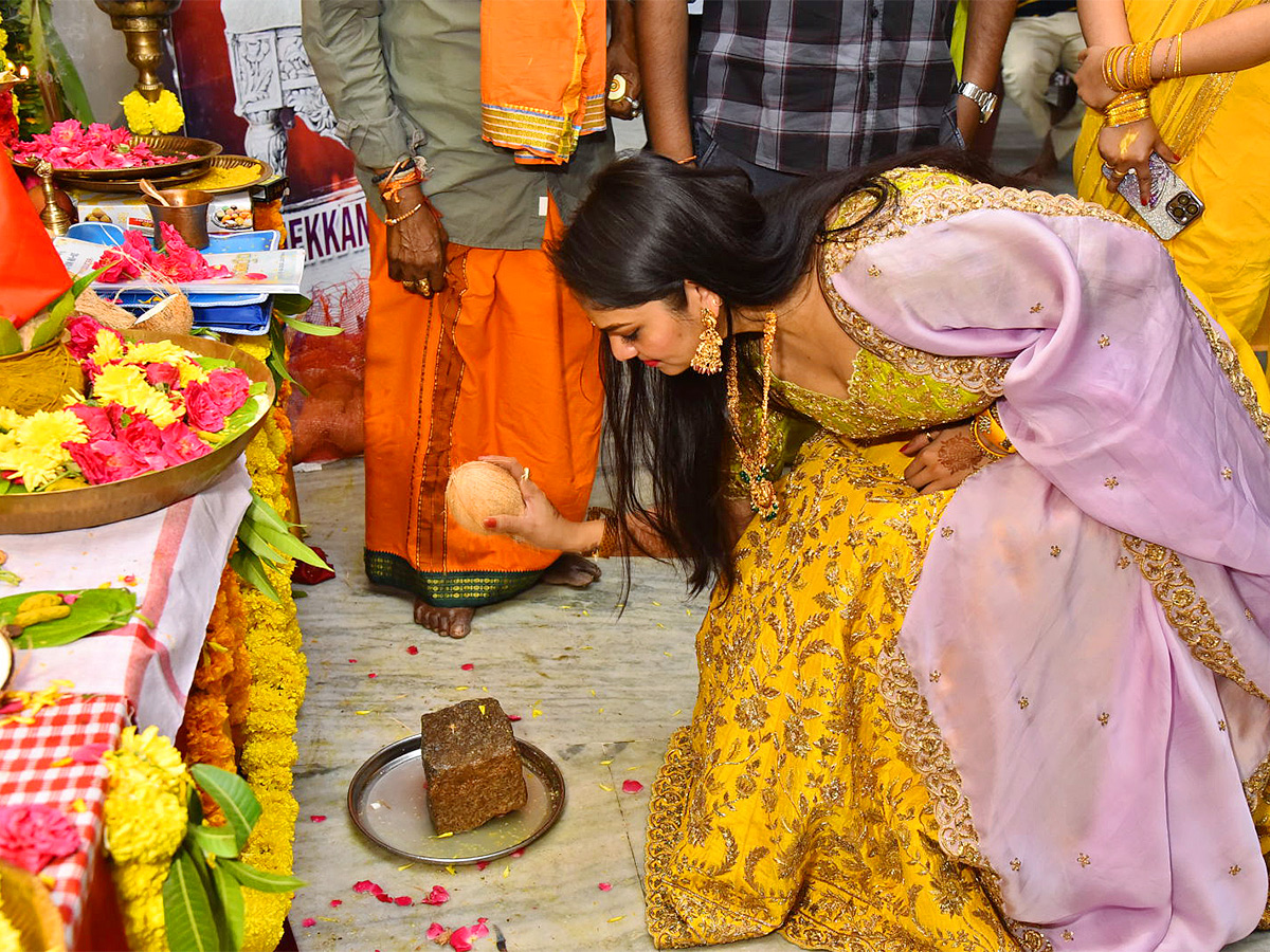 Bigboss_20Ashwini_20Miss_20Janaki_20Movie_20Opening_20Gallery-17.jpg 16