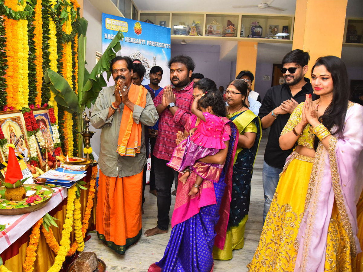 Bigboss_20Ashwini_20Miss_20Janaki_20Movie_20Opening_20Gallery-18.jpg 17