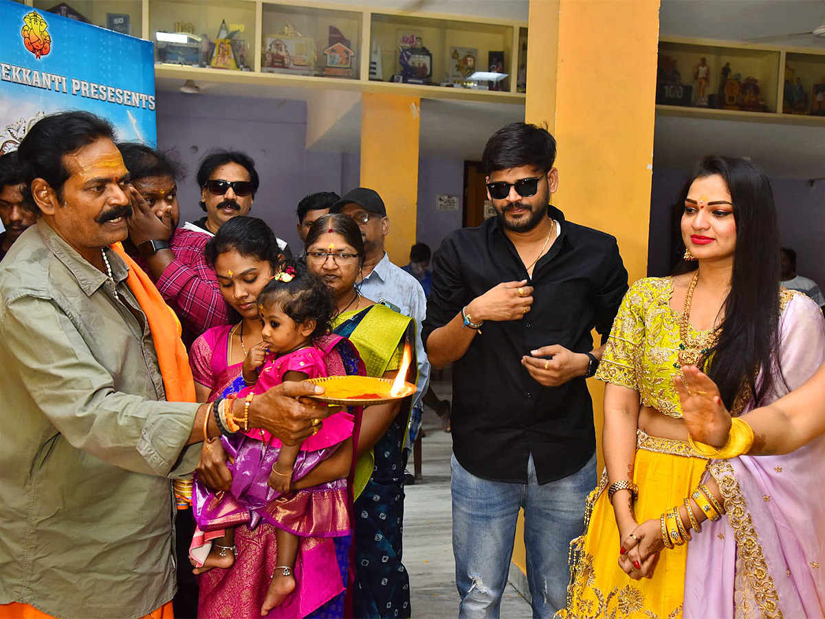 Bigboss_20Ashwini_20Miss_20Janaki_20Movie_20Opening_20Gallery-19.jpg 18
