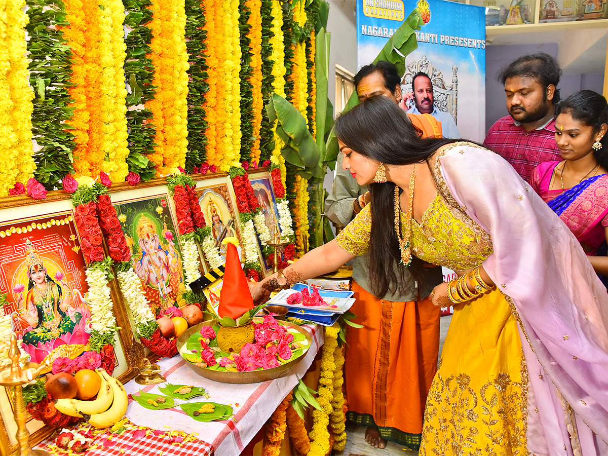 Bigboss_20Ashwini_20Miss_20Janaki_20Movie_20Opening_20Gallery-2.jpg 2