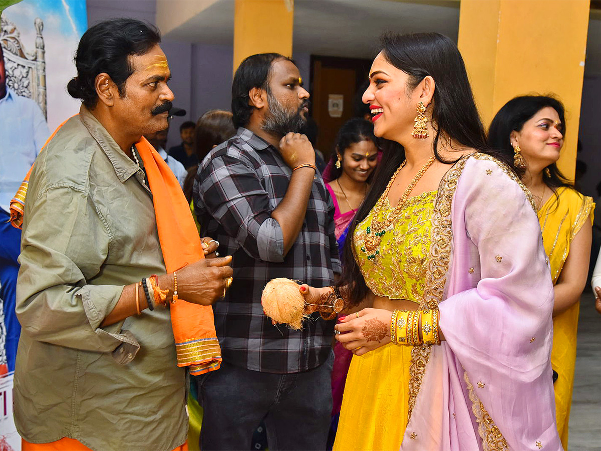 Bigboss_20Ashwini_20Miss_20Janaki_20Movie_20Opening_20Gallery-3.jpg 3
