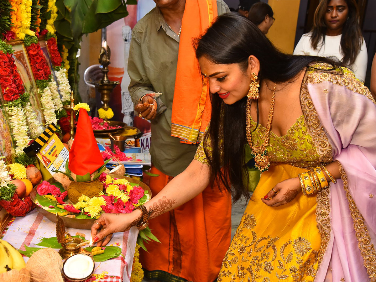 Bigboss_20Ashwini_20Miss_20Janaki_20Movie_20Opening_20Gallery-6.jpg 5