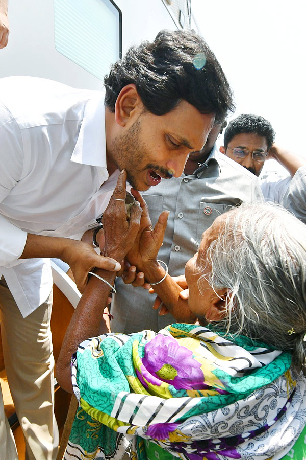 CM_20YS_20Jagan_20Memantha_20Siddham_20Bus_20Yatra_20in_20Prakasam_20District_20Photos_20_281_29.jpg 2