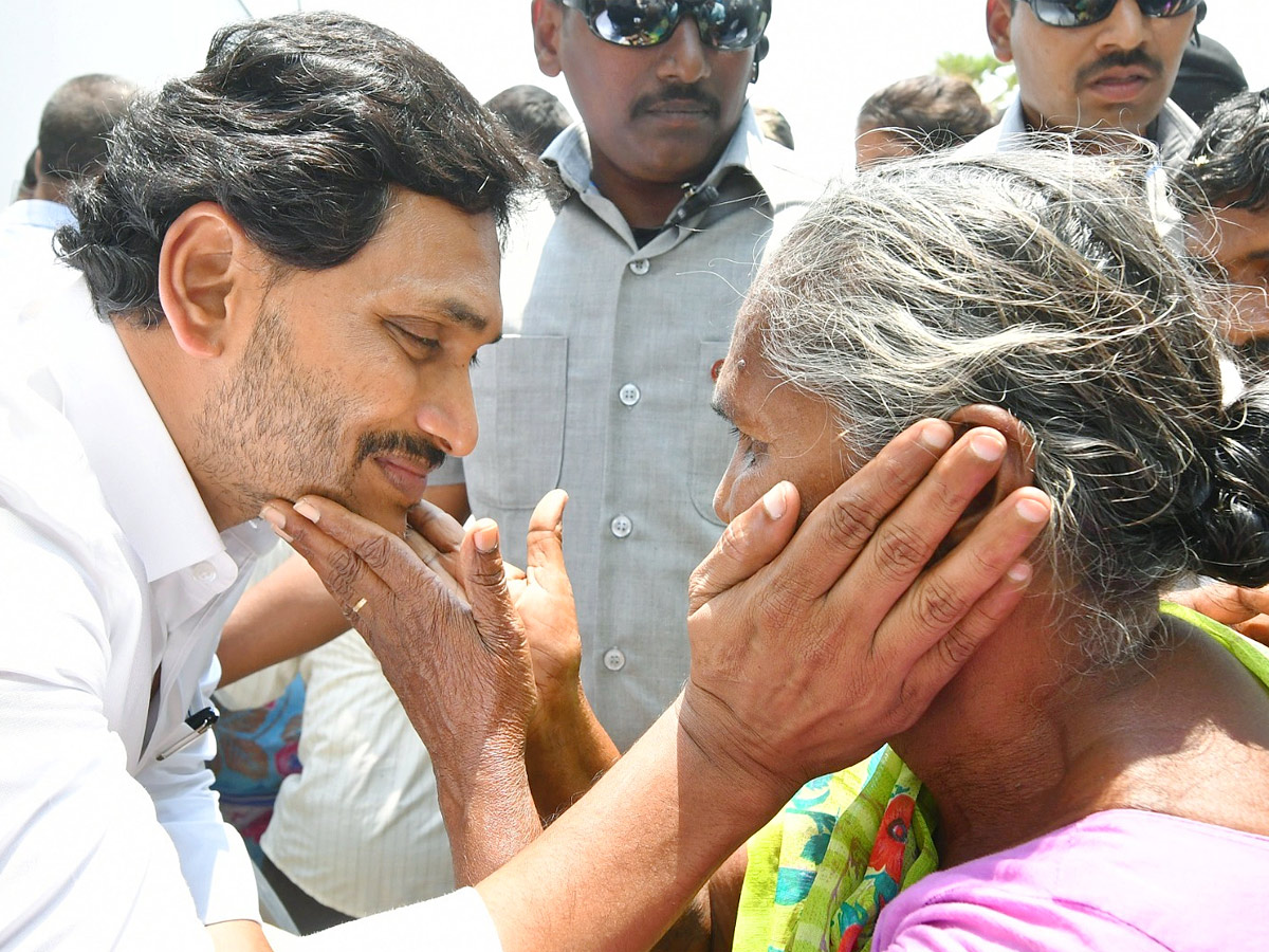 CM_20YS_20Jagan_20Memantha_20Siddham_20Bus_20Yatra_20in_20Prakasam_20District_20Photos_20_282_29.jpg 3