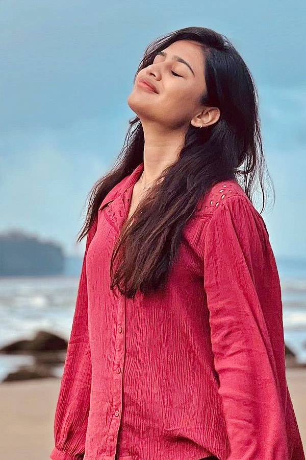 Tollywood_20Actress_20Varsha_20Dsouza_20Latest_20Photos_20_289_29.jpg 10