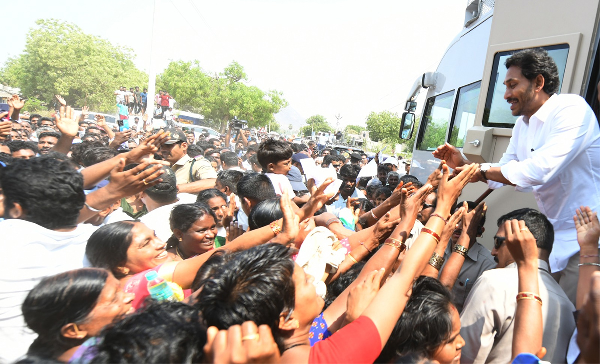 AP_20CM_20YS_20Jagan_20Memantha_20Siddham_20Day_2011_20at_20Palnadu_20District_20Photos-1_20_282_29.jpg 2