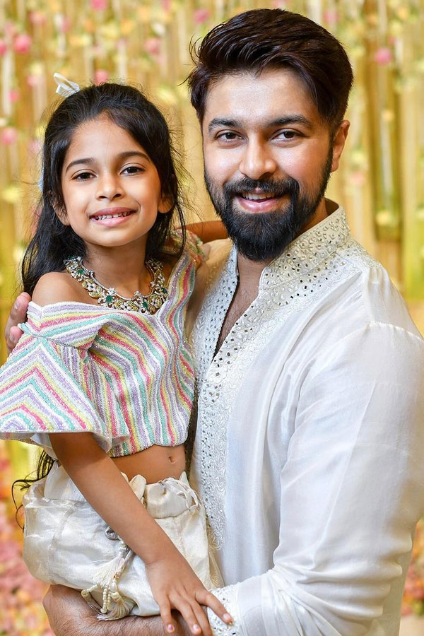 Actor_20Kalyan_20Dhev_20ugadi_20Celebrations_20With_20Daughter_20Photos_2.jpg 6