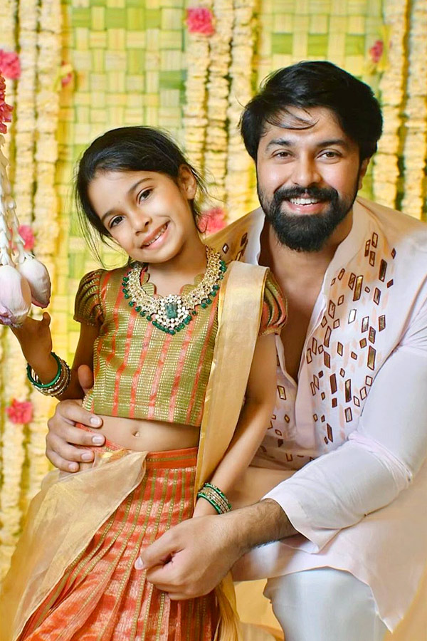 Actor_20Kalyan_20Dhev_20ugadi_20Celebrations_20With_20Daughter_20Photos_5.jpg 3