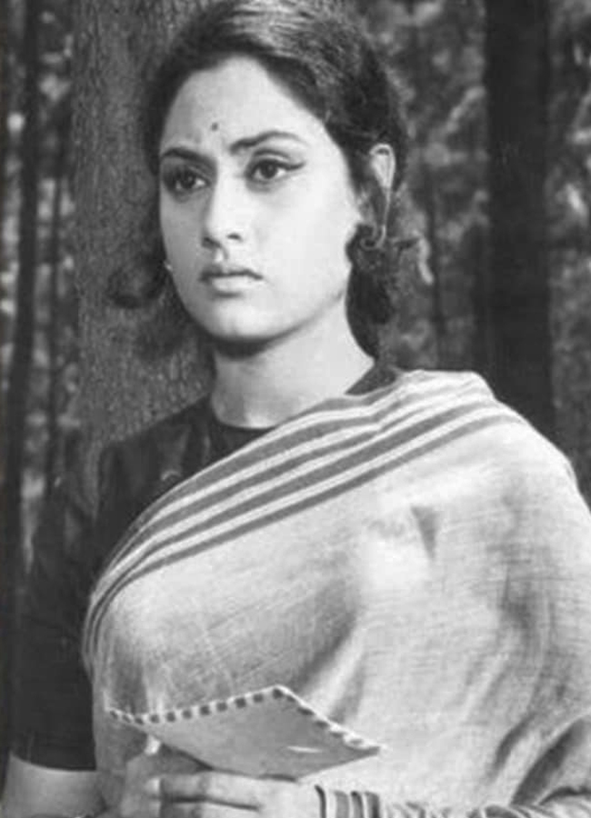 Jaya-Bhaduri-Bachchan-1.jpg 4