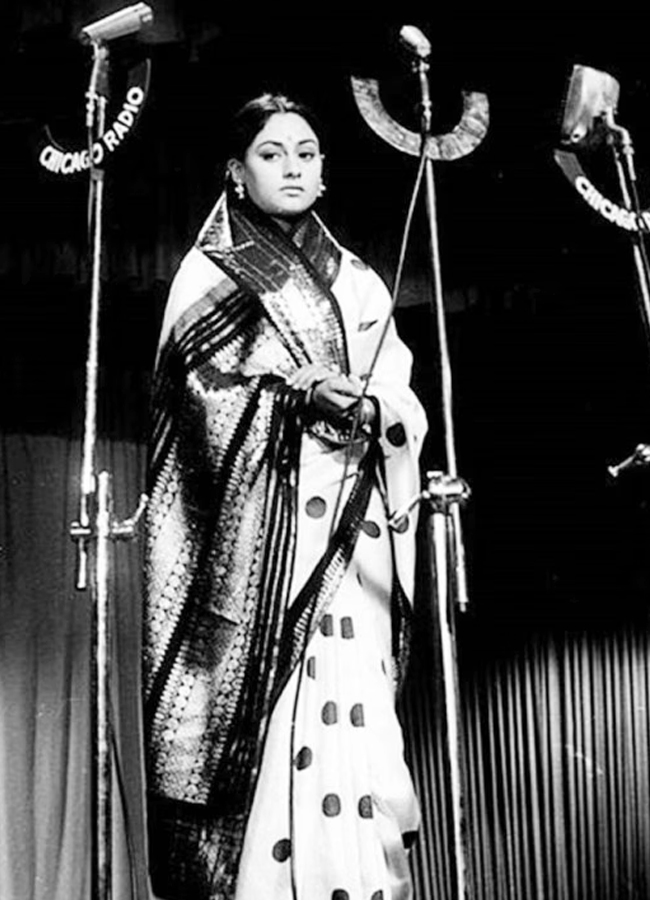 Jaya-Bhaduri-Bachchan-12.jpg 15