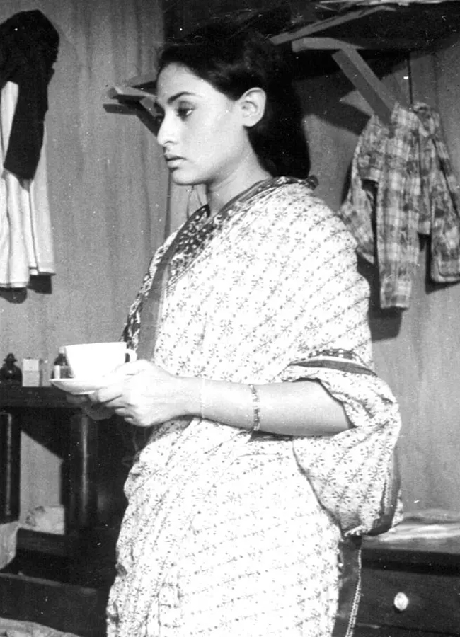 Jaya-Bhaduri-Bachchan-14.jpg 17