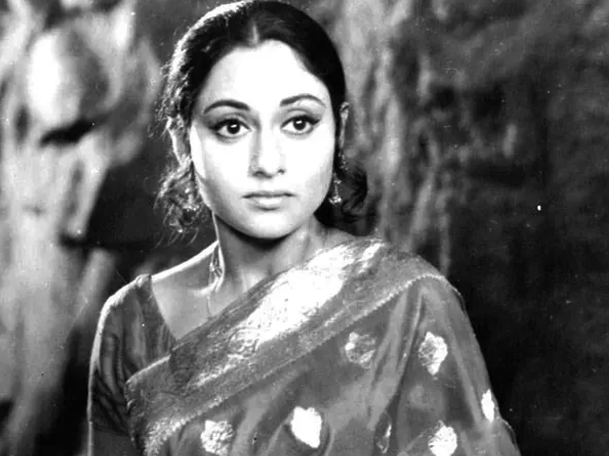 Jaya-Bhaduri-Bachchan-16.jpg 19