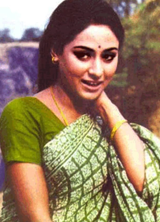Jaya-Bhaduri-Bachchan-17.jpg 20