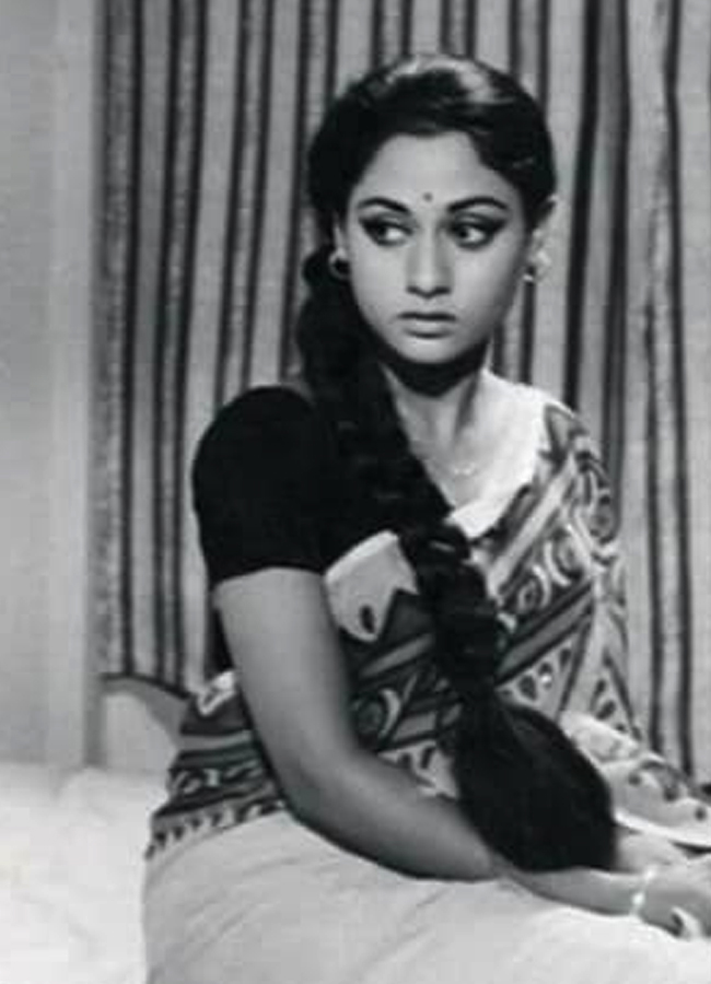 Jaya-Bhaduri-Bachchan-18.jpg 21