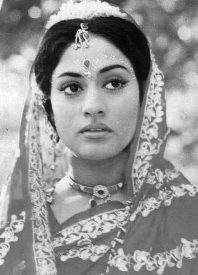 Jaya-Bhaduri-Bachchan-19.jpg 22