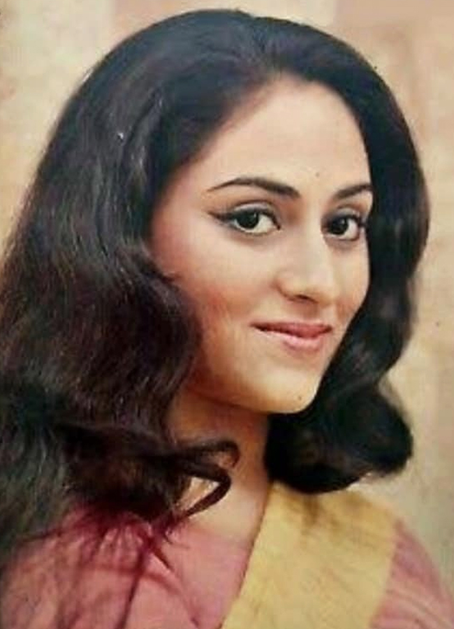 Jaya-Bhaduri-Bachchan-2.jpg 5