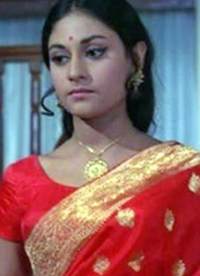 Jaya-Bhaduri-Bachchan-3.jpg 6