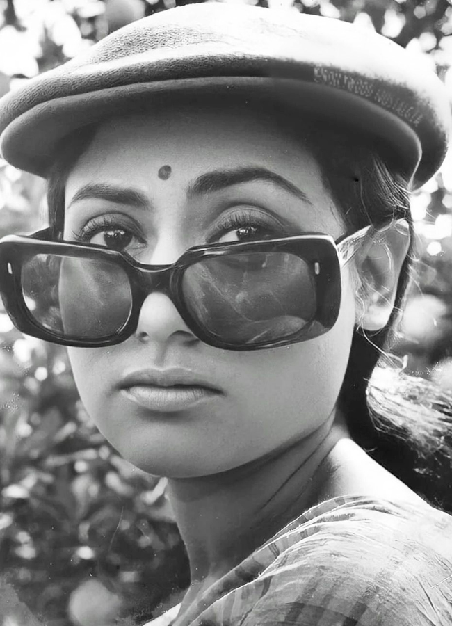Jaya-Bhaduri-Bachchan-5.jpg 8