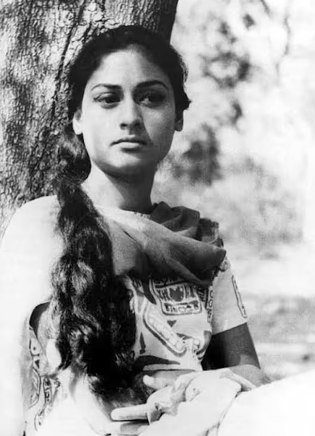 Jaya-Bhaduri-Bachchan-9.jpg 12