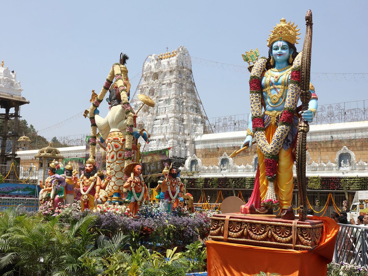 Magnificent_20Puspayagam_20at_20Tirumala_20Srivari_20Temple_20Photos_20_286_29.jpg 7