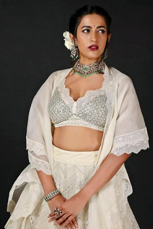 Niharika_20Fell_20in_20Love_20Once_20Again_20Her_20Latest_20Instagram_20Post_20Goes_20Viral_20Photos_20_282_29.jpg 3