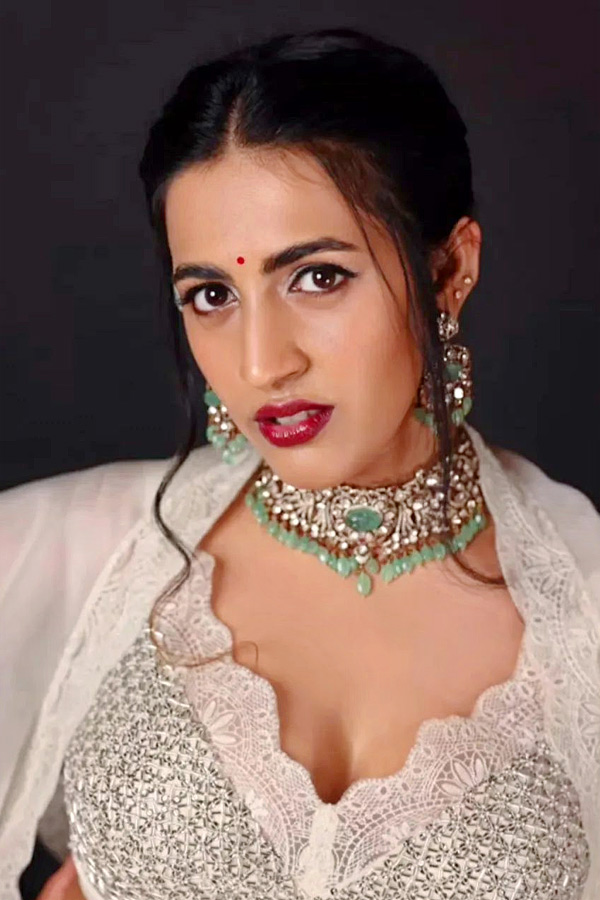 Niharika_20Fell_20in_20Love_20Once_20Again_20Her_20Latest_20Instagram_20Post_20Goes_20Viral_20Photos_20_284_29.jpg 5