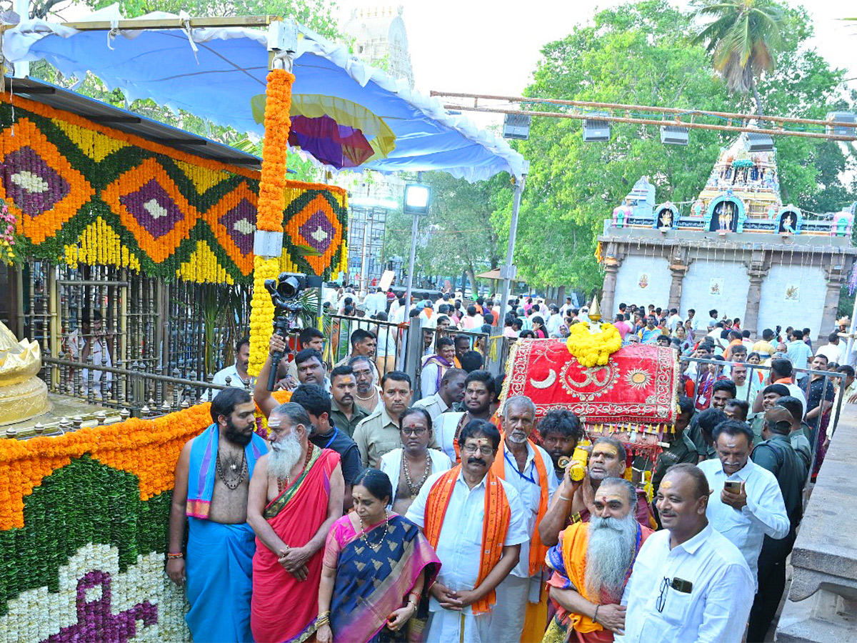 Ugadi_202024_20Celebration_20at_20srisailam_20temple_20Photos-14.jpg 13