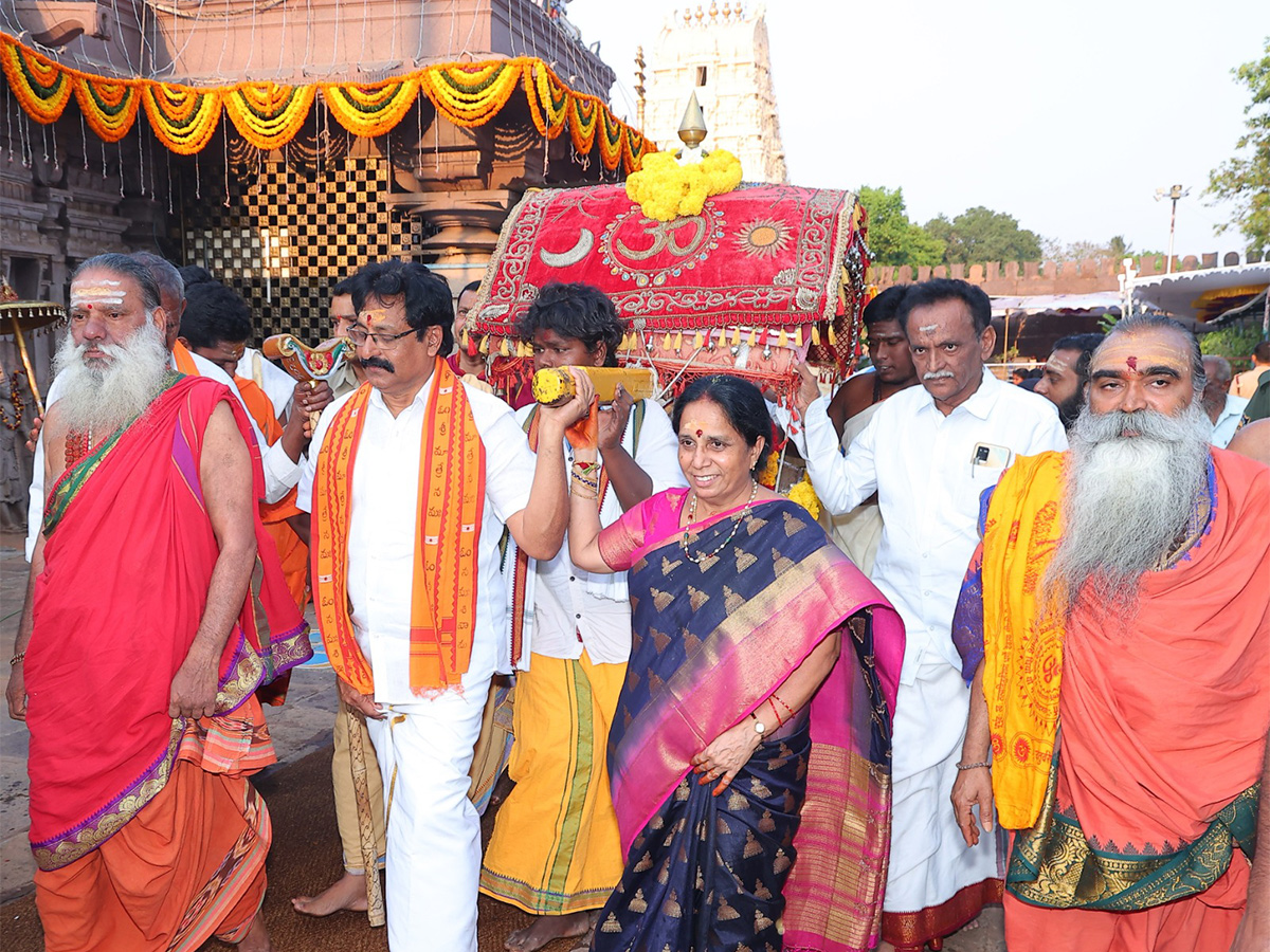 Ugadi_202024_20Celebration_20at_20srisailam_20temple_20Photos-23.jpg 19