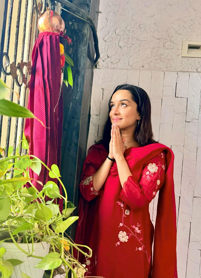 2.Shraddha-Kapoor-Gudi-Padwa-2024.jpg 3