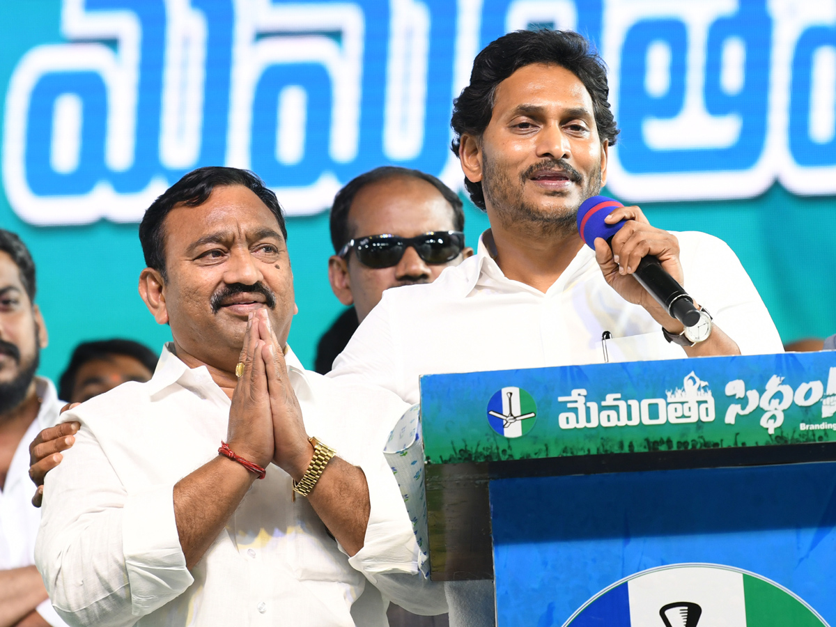 AP_20CM_20YS_20Jagan_20Memantha_20Siddham_20_20Public_20Meeting_20at_20Piduguralla_20Photos_20_2813_29.jpg 36