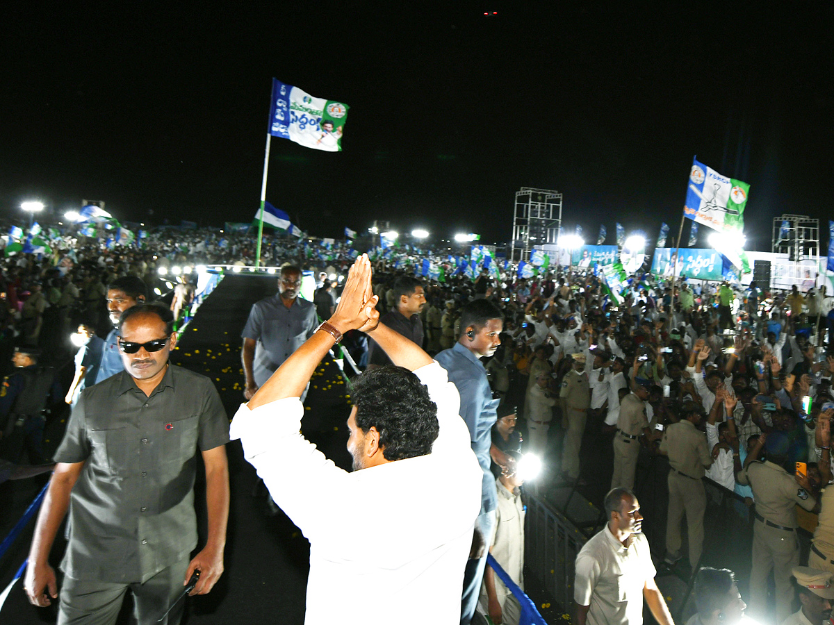 AP_20CM_20YS_20Jagan_20Memantha_20Siddham_20_20Public_20Meeting_20at_20Piduguralla_20Photos_20_289_29.jpg 32