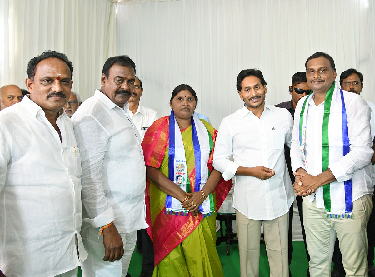 AP_20Opposition_20Party_20Leaders_20Joined_20In_20YSRCP-9.jpg 9