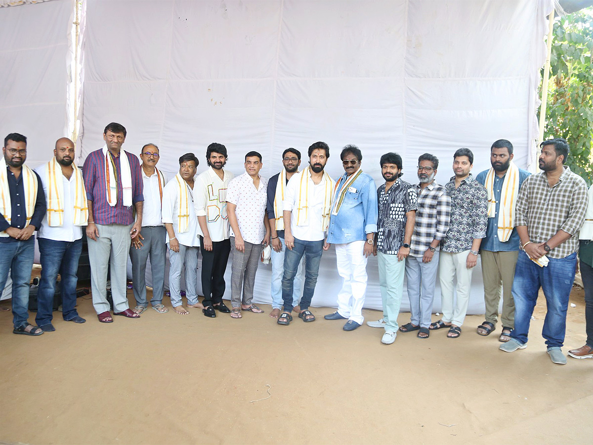 Hero_20Sree_20Vishnu_20New_20Movie_20Opening_20Photos-12.jpg 12