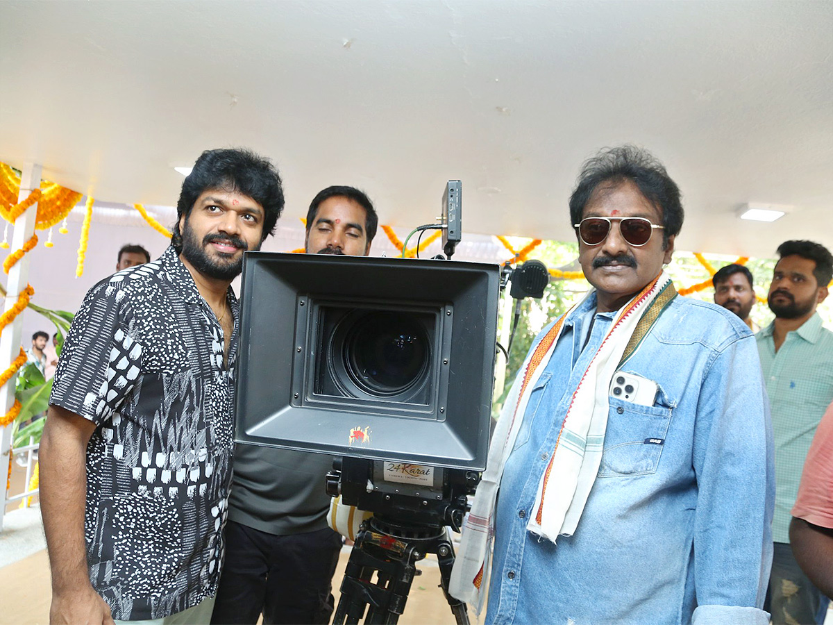 Hero_20Sree_20Vishnu_20New_20Movie_20Opening_20Photos-17.jpg 16