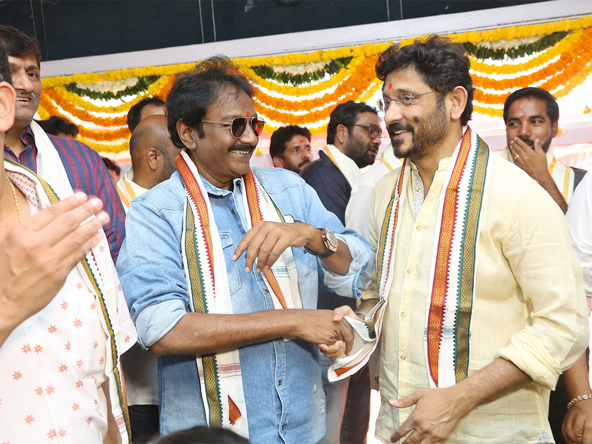 Hero_20Sree_20Vishnu_20New_20Movie_20Opening_20Photos-18.jpg 17