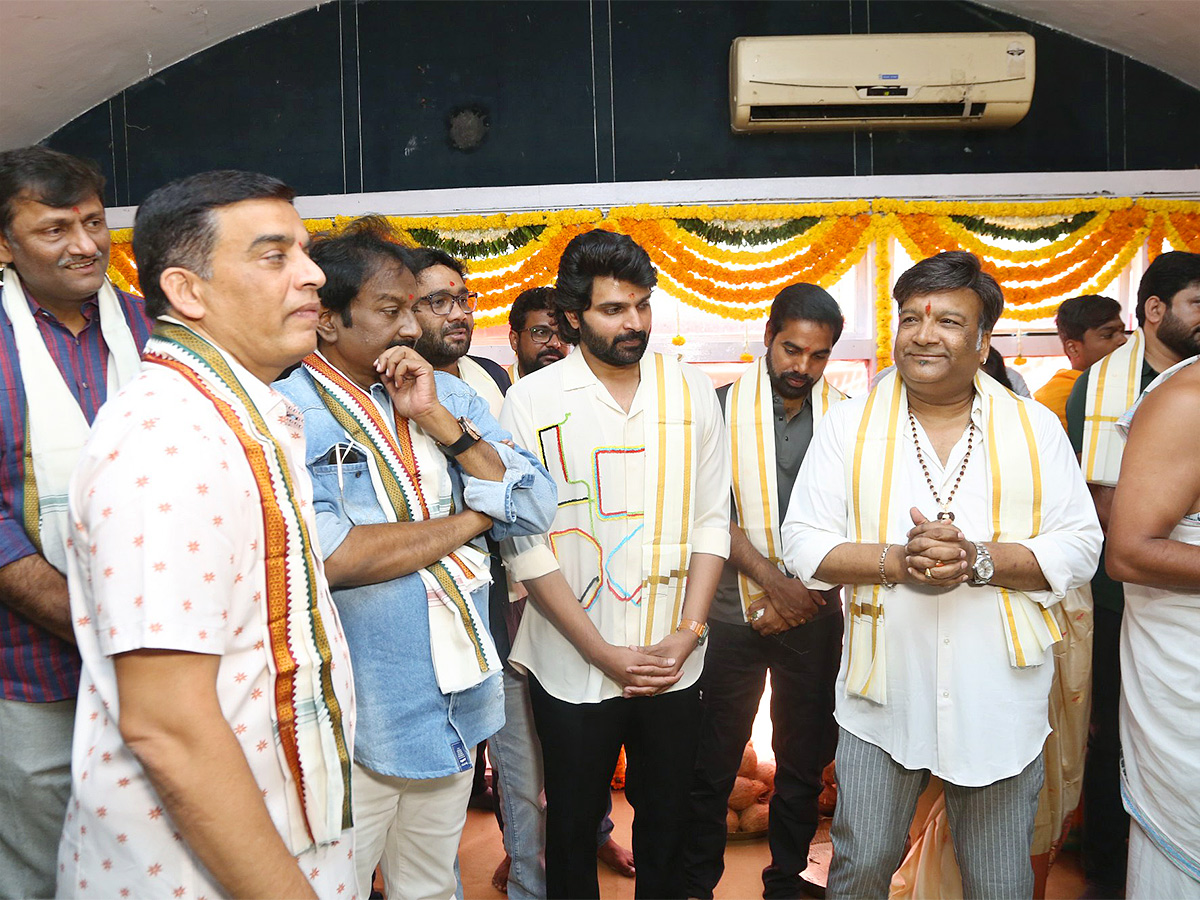 Hero_20Sree_20Vishnu_20New_20Movie_20Opening_20Photos-19.jpg 18